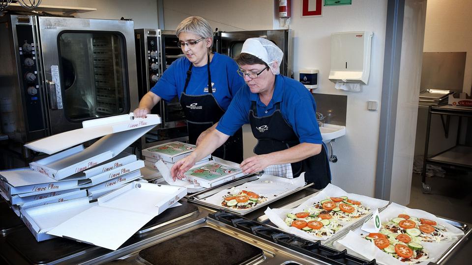 I Skørping er den ene hal med moms, og den anden uden. Nu skal alle momsregistrerede haller undersøges.Arkivfoto: Lars Pauli