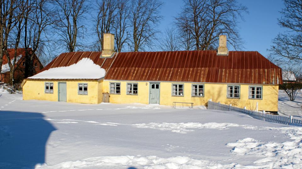 Smukt og idyllisk ser gården ud, men...det er et eksempel, at billeder kan snyde lidt. Privatfoto