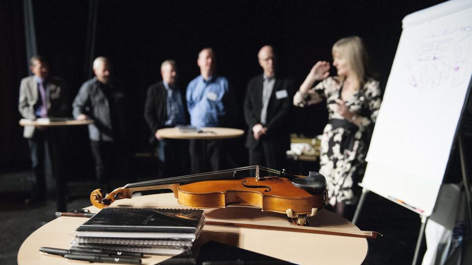 Kultur InVesthimmerland har blandt andet arrangeret morgenmøder i musikhuset Alfa med en række af kommunens erhvervsledere. Morgenmøderne har fungeret som kreative innovationsmøder, hvor man med musikken som udgangspunkt har drøftet erhvervslivet udfordringer. Arkivfoto: Grete Dahl.