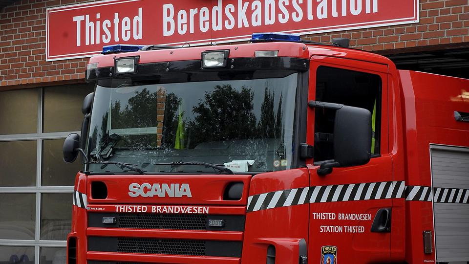 Brandfolkene under Thisted Brandberedskab har rykket et sted mellem 25 og 30 procent færre gange ud i forhold til de sidste fem år og beredskabschefen glæder sig over udviklingen. Arkivfoto: Peter Mørk