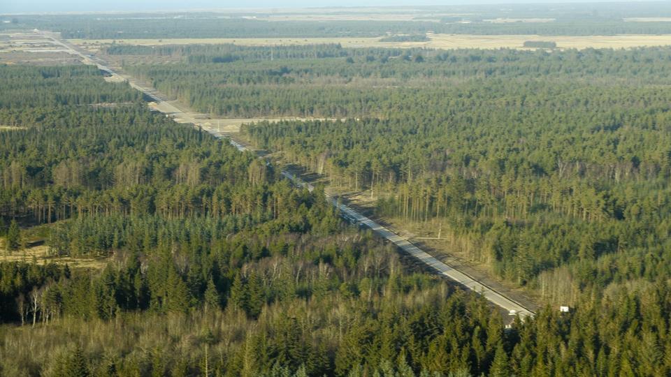 De seks sigtede ville se på rydningsarbejdet til det, der senere blev adgangsvejen til testcenteret, og det endte med, at de blev præsenteret for en bøde på 1500 kroner til hver.Arkivfoto: Diana Holm <i>diana.holm@nordjyske.dk</i>