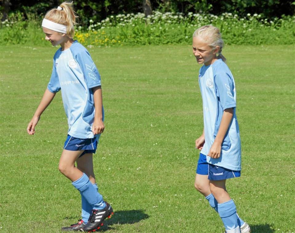 Emilie Bundgaard og Laura Grøn er to af talenterne fra årgang 2000. Privatfoto.