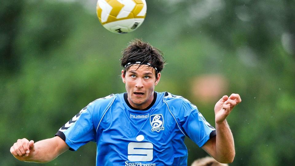 Christoffer Hansen skifter blåt ud med hvidt, når han tager fra Blokhus til Hjørring. Foto Claus Søndberg