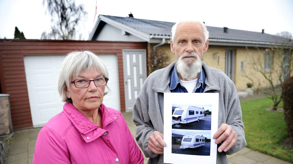 Fem familier -heriblandt Annelise Hansen og hendes mand Flemming - troede, at de ville få penge for deres campingvogne. Men de fik ingenting. Nu bliver den campingvognssælger, der solgte deres vogne uden at give dem pengene fra salget, straffet med tre måneders fængsel, tre måneders betinget fængsel samt samfundstjeneste. Arkivfoto: Michael Koch <i>Michael Koch</i>