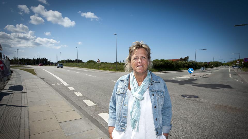 Pia Karlsen i et af de farlige kryds Nordsøvej-Kattegatvej. Foto: Kim Dahl Hansen <i>Kim Dahl Hansen</i>