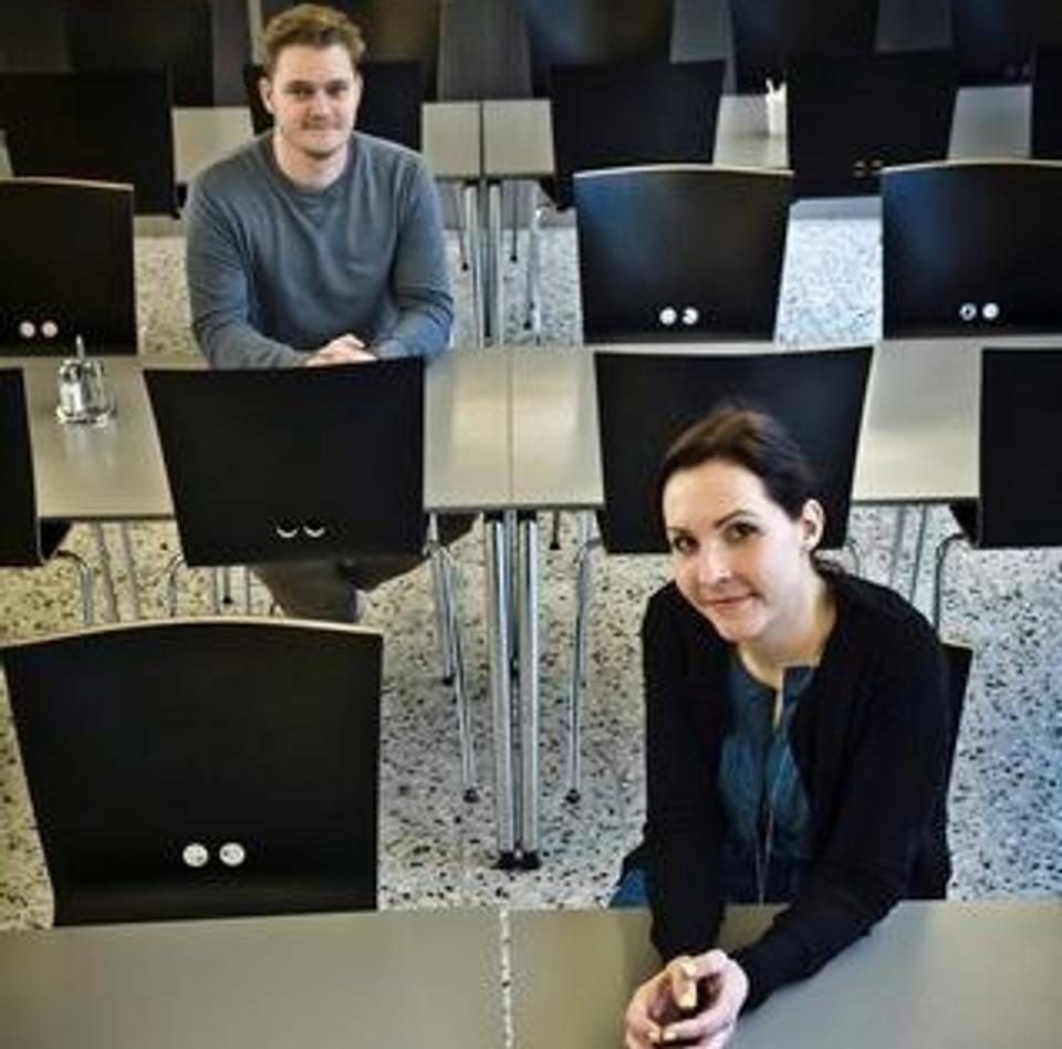 Claus Hauge Kristensen og Sarah Bødkergaard udgør tilsammen ti procent af medlemsskaren i JCI Aalborg. Det vil de gerne ændre på - jagten er gået ind på flere medlemmer. Foto: Martin Damgård