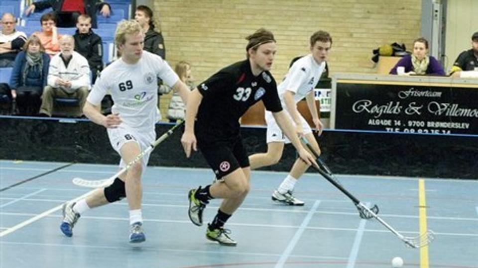 Andreas Esmyr med nummer 33 scorede en enkelt gang for Brønderslev Hot Shots i den tredje kvartfinalekamp mod Vanløse.Foto: Henrik Louis