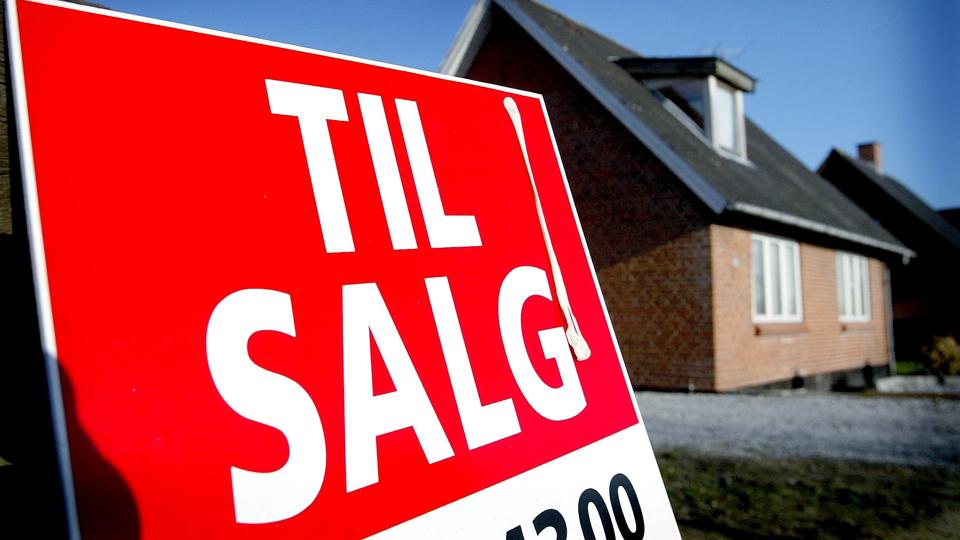 Nordjylland halter bagud i forhold til resten af Danmark, når det gælder udviklingen på boligmarkedet. Alligevel vil vi opleve samme positive takter, omend de er forsinkede, vurderer Realkredit Danmark. Flere steder i Nordjylland har ejendomsmæglerne dog den opfattelse, at Nordjylland allerede er i en positiv udvikling. Arkivfoto