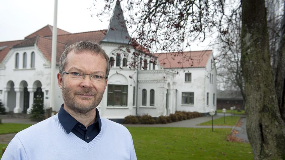 Forstander Mogens Vestergaard Pedersen byder indenfor på Hørby Efterskole. Arkivfoto: Bente Poder <i>Bente Poder</i>