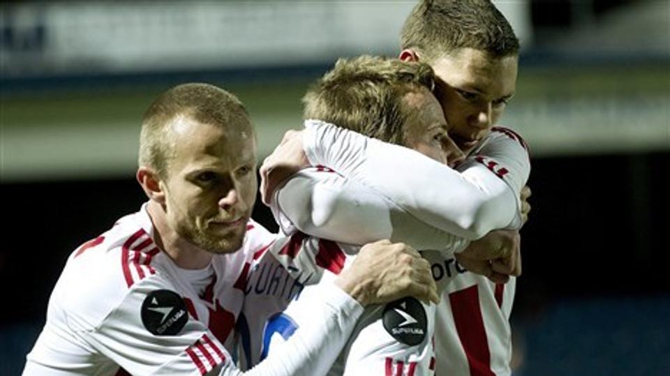 Jeppe Curth bliver tiljublet efter sit udlignende mål. Foto: Scanpix