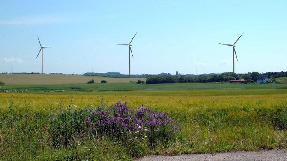 Tre vindmøller ved Tilsted - ifølge en visualisering fra 2006, da projektet var på banen første gang.