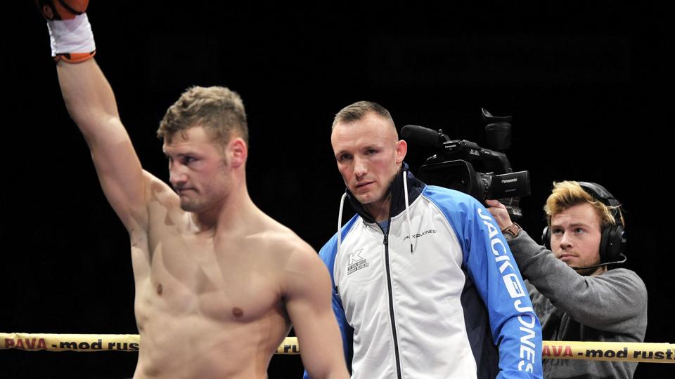 Mikkel Kessler hjalp de unge boksere fra ringhjørnet. Foto: Michael Koch.