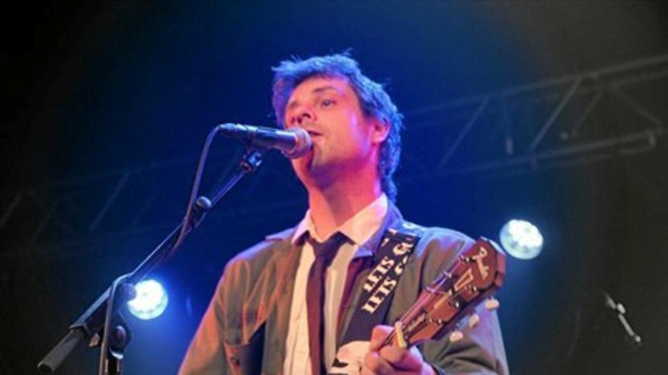 Christoffer Mariegaard på scenen med sin egen musik, som netop er udkommet på albummet "Heartshine". Privatfoto