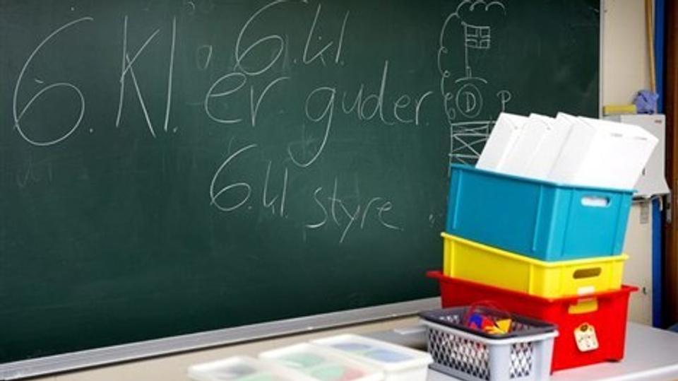 Skolelukninger og sparerunder har udryddet mange lærerstillinger og andre traditionelle kvindejobs, mens der skabes nye jobs indenfor de traditionelle mandefag. Arkivfoto: Lars Pauli