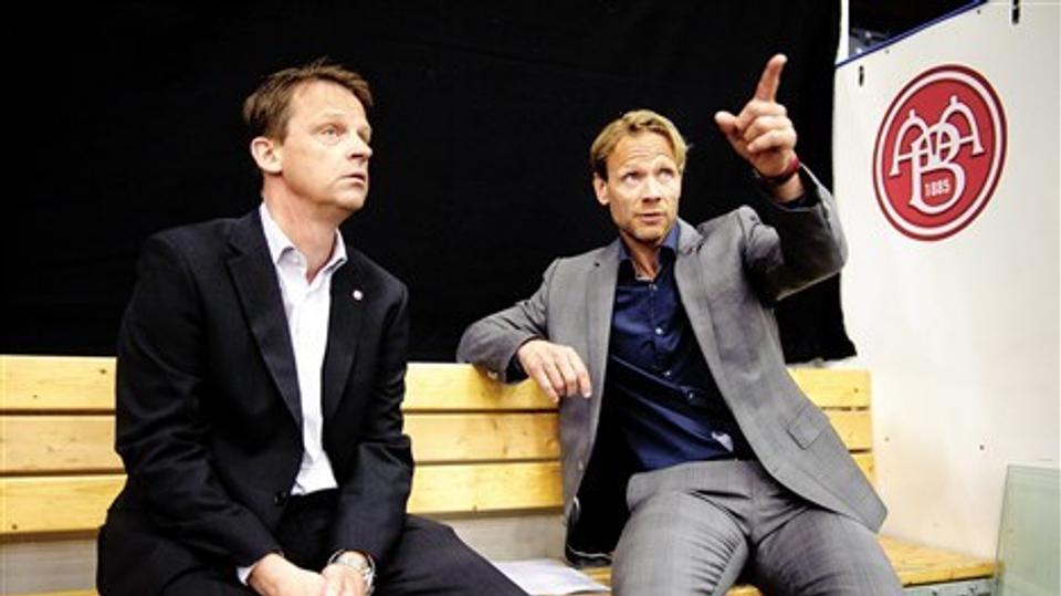 AaB Ishockeys direktør Frederik Åkesson (th.) og direktør i AaB A/S kan nu komme videre hver for sig. Foto: Torben Hansen