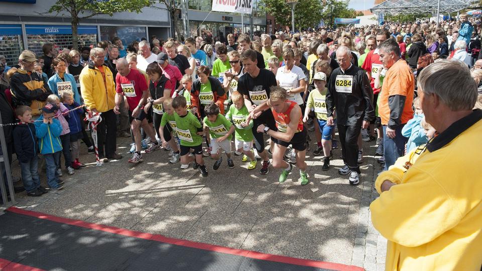Grundlovsløbet gav et ekstra godt resultat i år, så nu har endnu flere foreninger fået legater - i alt har 16 foreninger fået uddelt 96.000 kroner i 2012.Arkivfoto: Peter Broen <i>Peter Broen</i>