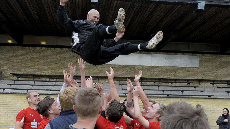 Træner Gotfred Schmidt og Sjørring fløj i Nykøbing op i fodboldens serie 2.Foto: Peter Mørk <i>Foto: Peter Mørk</i>