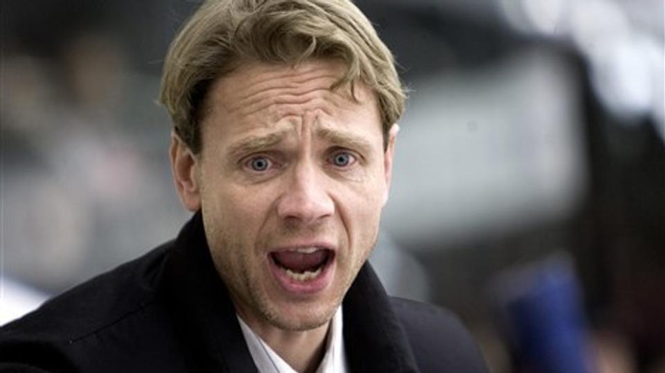 AaB Ishockeys direktør Frederik Åkesson tager det første semifinalenederlag roligt. Foto: Torben Hansen.