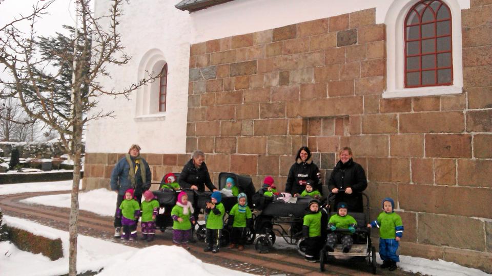 Dagplejebørn fra Biersted har været i kirke. Privatfoto