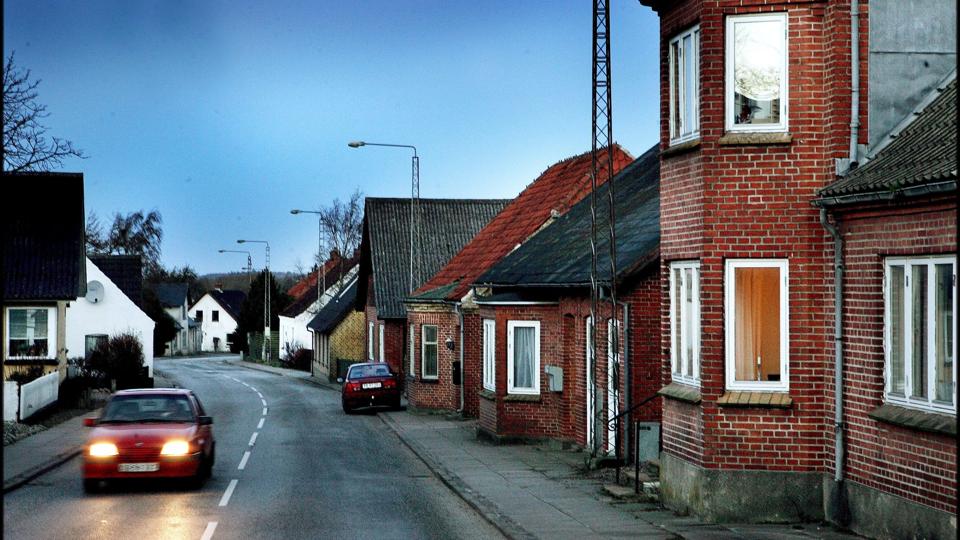 Visionsgruppen, der har tænkt tanker om landsbylivet, tæller blandt andre Frank ”Bonderøven” Erichsen og Niels Hausgaard. Arkivfoto: Lars Pauli. <i>Pressefotograf Lars Pauli</i>