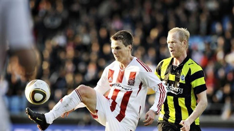 Chris Rolfe var AaB's bedste før pausen, men mistede pusten i 2. halvleg.
Arkivfoto: Claus Søndberg