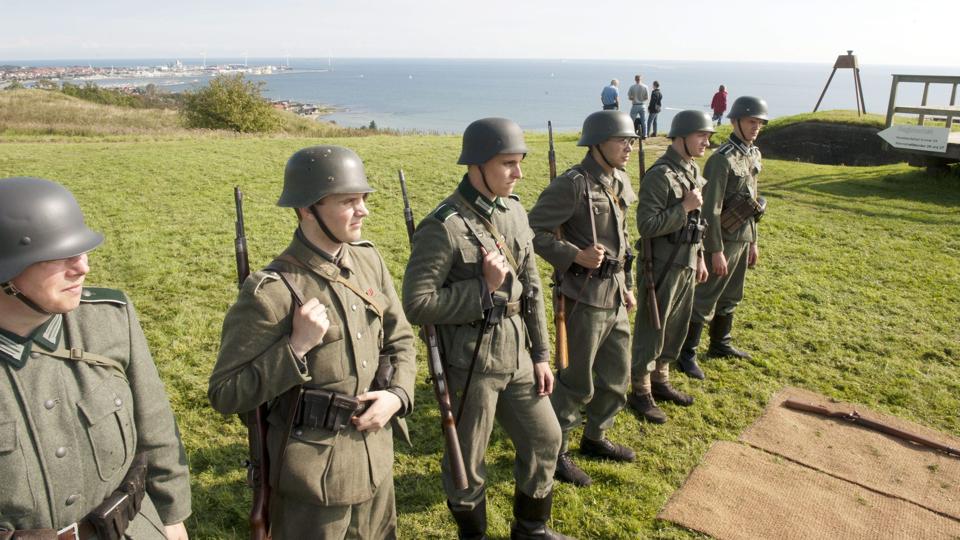 I tysk uniform. Mange trækker gerne i de vame uniformer for at genskabe billedet af et besat land. Arkivfoto: Kurt Bering <i>Kurt Bering</i>