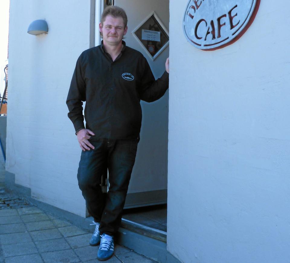 Michael Boddum realiserer en drengedrøm med genåbningen af Den Lille Café.