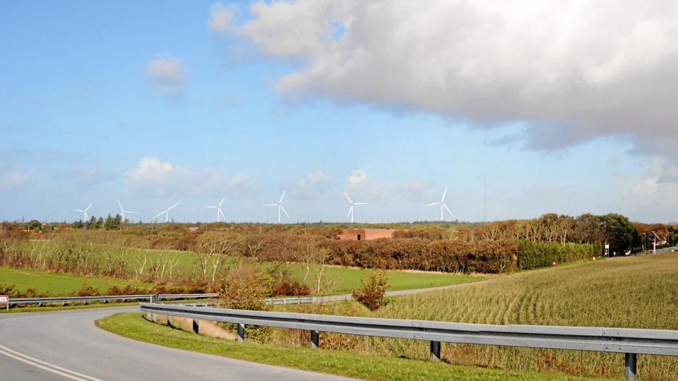 I den VVM-redegørelse, som blev brugt ved godkendelsen af testcenteret i Østerild, var der skabt en række fotos, som skulle vise de kommende kæmpermøller. Blandt andet også den sydligste af de to lysmaster. Billedet her er fra Falsbjerg Bakke.Illustration: Miljøstyrelsen