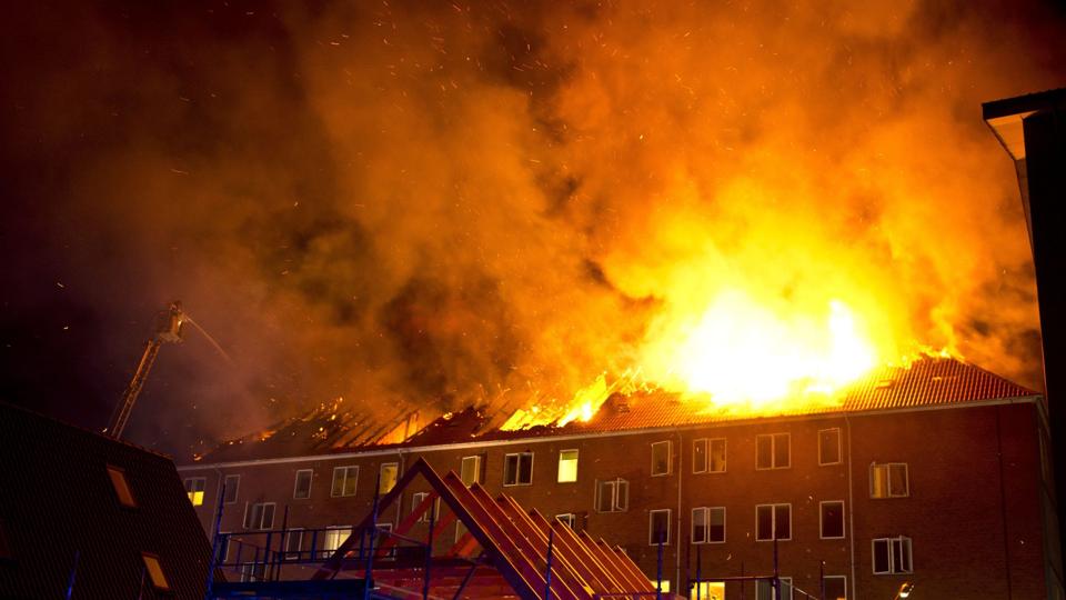 Evakuerede beboere mener, at brandfolk var lang tid om slukning. Foto: Jan Pedersen