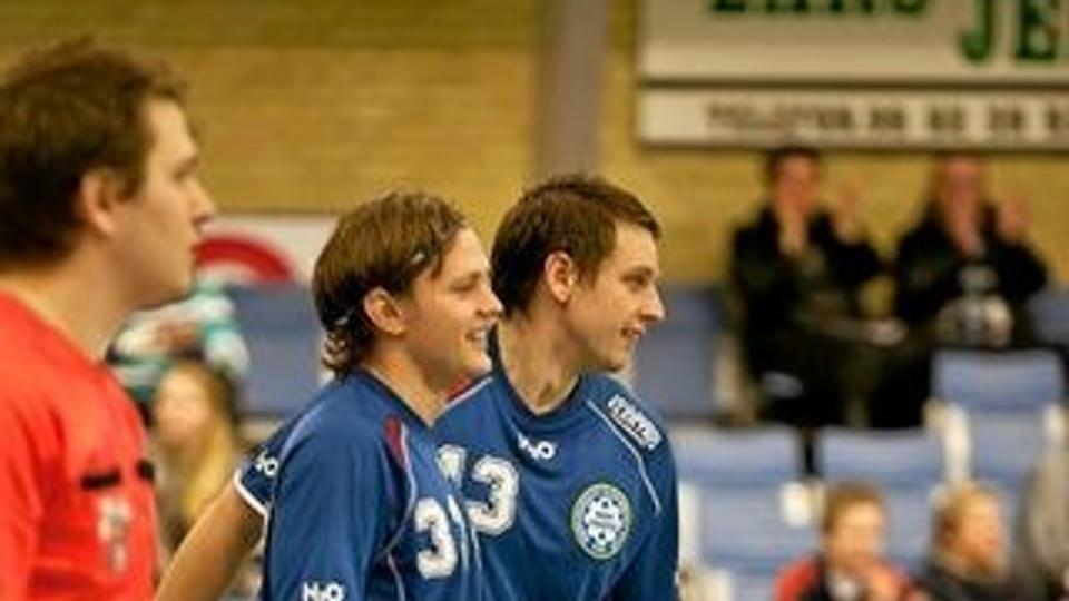 Andreas Esmyr (TV) og Andreas Johansson (TH) efter scoring. Foto: Tex