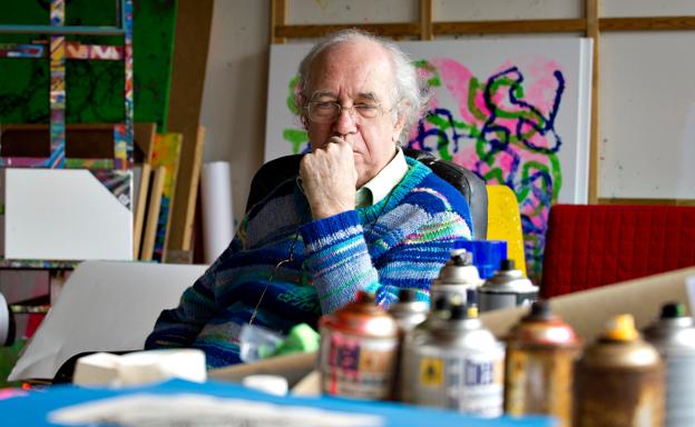 Kunstneren på sit værksted i 2012. <i>Arkivfoto: Peter Broen</i>