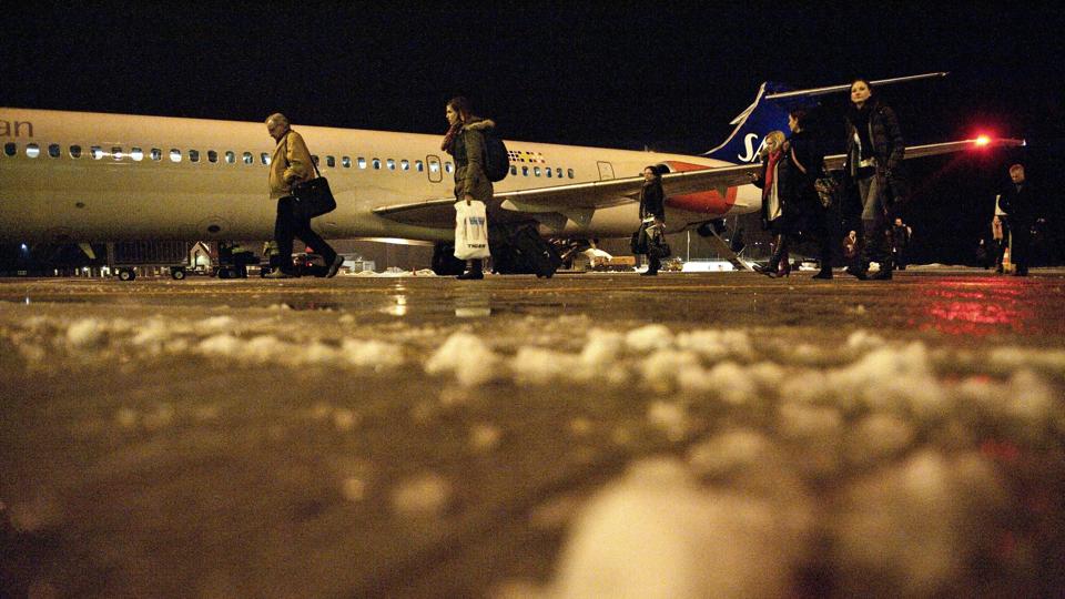 Sneen gav problemer i Aalborg Lufthavn mandag aften, hvor et SAS-fly måtte droppe afgangen af sikkerhedshensyn. Arkivfoto <i>Pressefotograf Henrik Bo</i>