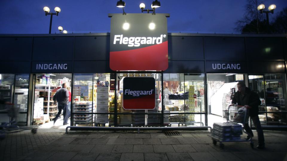 I begyndelsen var grænsehandel kun noget, man fik med som en sidegevinst, når familien tog på sommerferie i bil til Harzen eller Italien. I dag er den blevet en kamp om arbejdspladser mellem især Nordtyskland og Sønderjylland. Både på dansk og tysk side viser forskellige undersøgelser, at grænsehandlen har skabt eller nedlagt omkring 5.000 arbejdspladser, alt efter hvilken side af det indre marked man ser det fra. Billedet viser Fleggaard. <i>Scanpix Denmark</i>