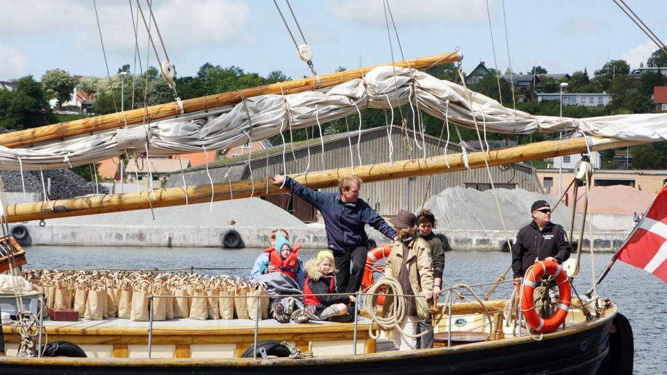 Det er sjette gang, Valkyrien sejler kartofler fra Samsø til Hobro, men det er første gang, Peter Leth gør det for egen regning og risiko kombineret med åbent værft. Arkivfoto