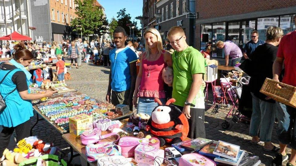 Anja Madsen har længe gjort en forskel for børn i Afrika. Nu vil Krumme også gerne hjælpe. Foto: Krumme