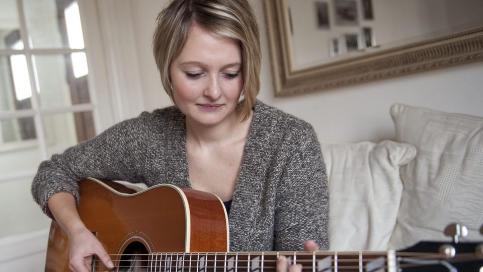 Renée Søndergaard giver en gratis koncert på Café Ciffy. <i>Kurt Bering</i>