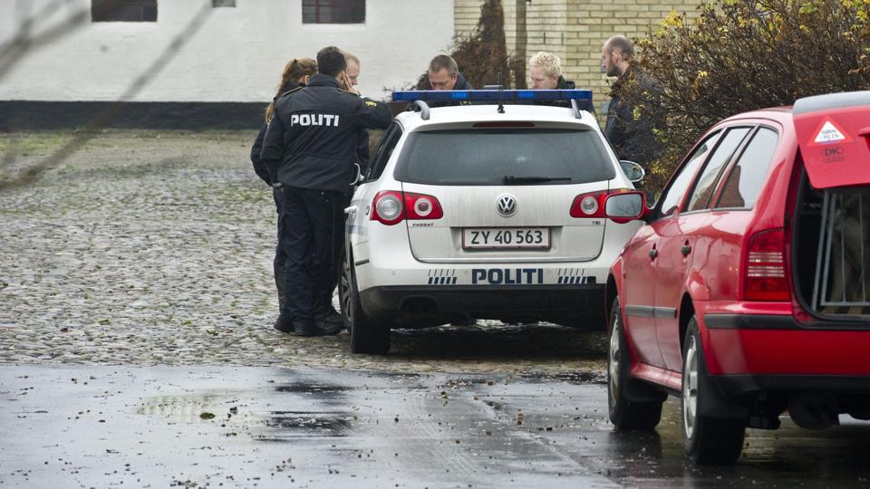 Politiet rykkede ud med hunde og rekvirerede også en helikopter i eftersøgningen af det falske trafikoffer. Det ender nu alt sammen i en retssag. Arkivfoto: Jan Pedersen