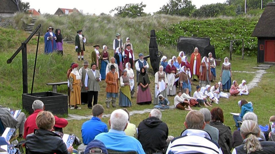 Næsten alle medvirkende på ”scenen” på by - og egnsmuseet.Foto: Egnspilsforeningen