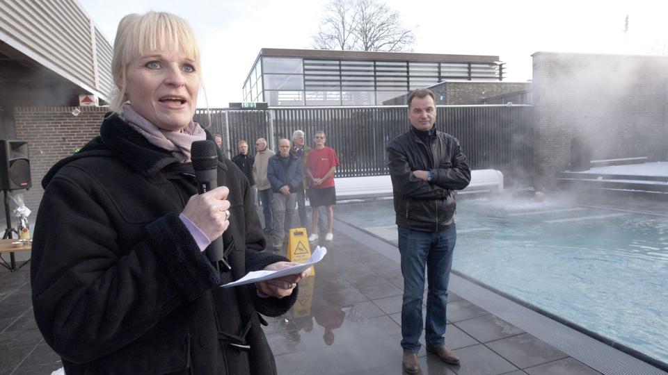 Skole- og kulturrådmand Anne-Dorte Krog UP mener, at der skal laves et forbud mod at eleverne forlader skolen i skoletiden, men hun mener også, at lærerne bør droppe cigaretterne i skoletiden <i>Grete Dahl</i>