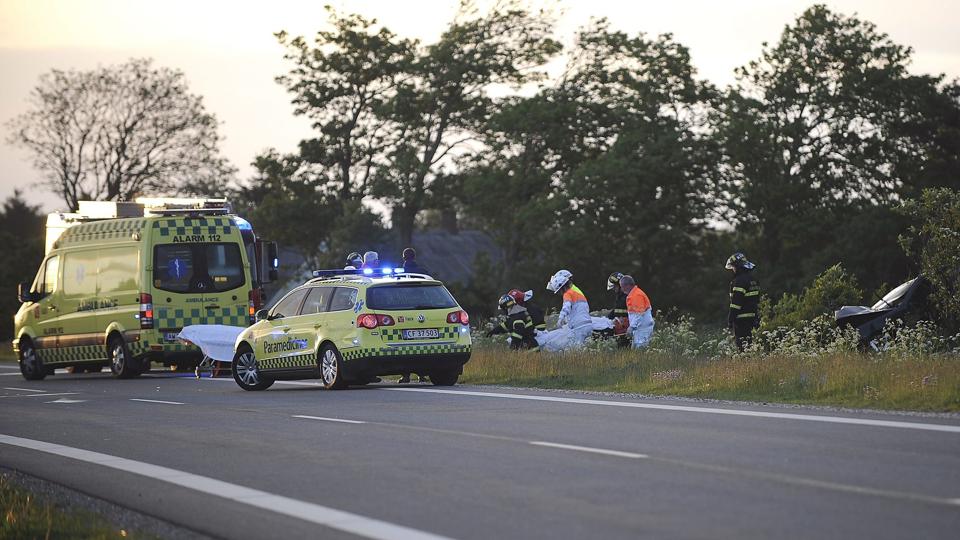 Det er endnu uvist hvorfor en 19-årig mandlig bilist kom over i den forkerte side af hovedvejen ved Østerild onsdag morgen og ramte en kampesten.Foto: Diana Holm <i>diana.holm@nordjyske.dk</i>