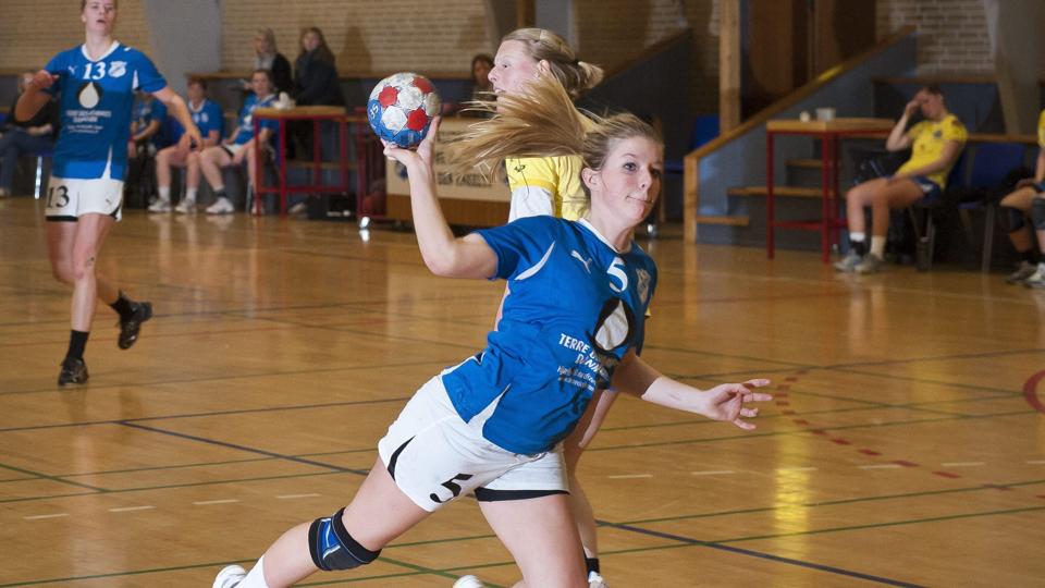 Håndboldspillerne i Taars fik 10.000 kroner til at forbedre træningen. Foto: Kim Dahl Hansen <i>Kim Dahl Hansen</i>