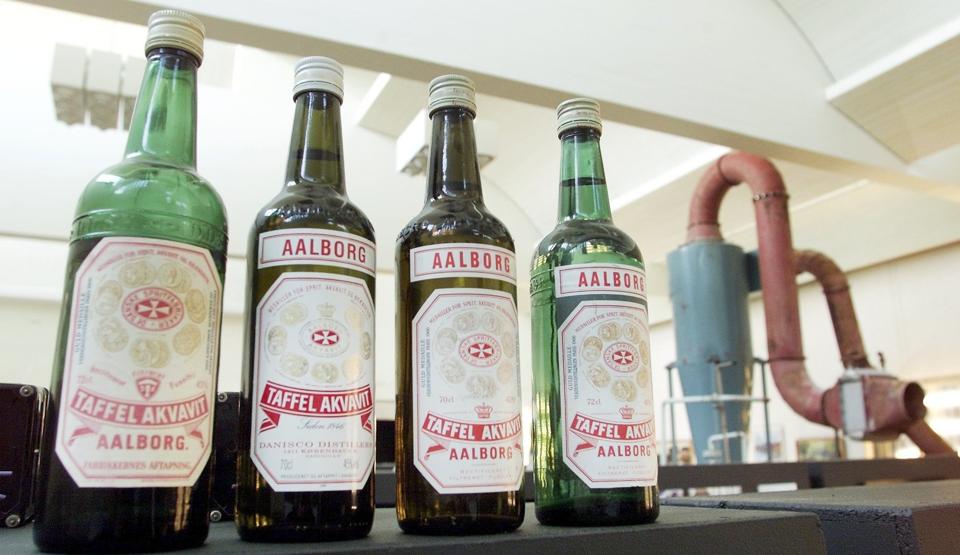 Snaps - primært Rød Aalborg Akvavit, som er Danmarks nationaldrik og den absolut mest solgte spiritus. Arkivfoto Henrik Bo <i>© Henrik Bo</i>