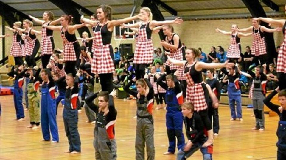 Det store stævne i weekenden i Jetsmark Hallen indledes med gymnaster fra Han Herred Ungdomsskole.