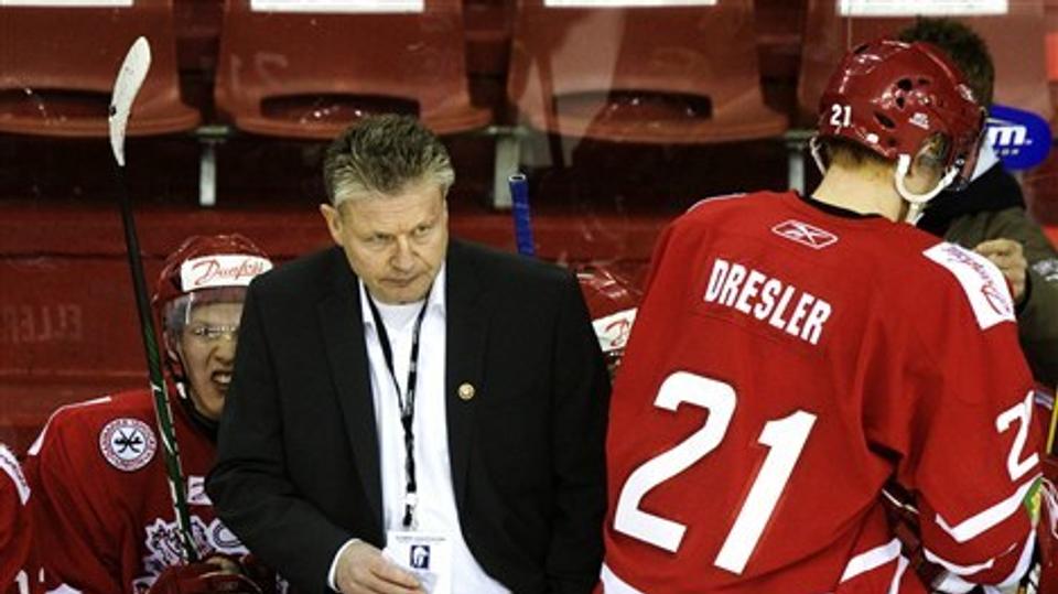 Landstræner Per Bäckman er sikker på, at AaB Ishockey affærdiger Rødovre. Foto: Scanpix