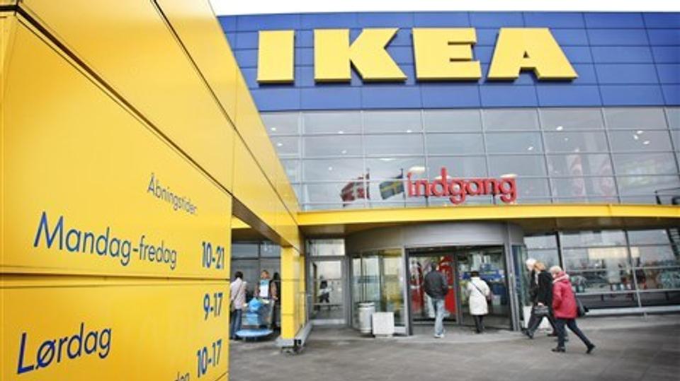 Et to år gammelt bord fra IKEA i Aalborg gav torsdag anledning til stor dramatik.
Mens Kåre Madsen var ude af rummet, gik det sorte glasbord pludselig i stykker, selvom der kun stod en bærbar computer på det. Arkivfoto