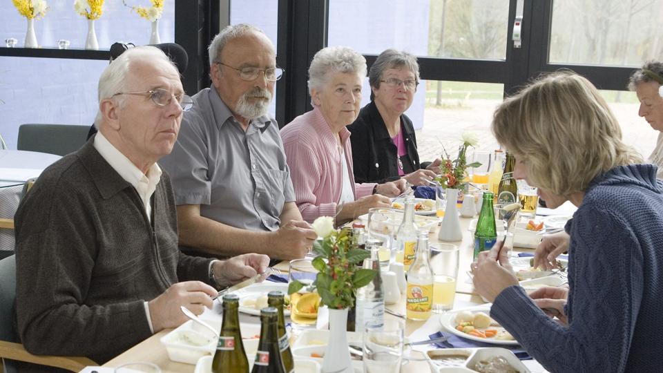 For de fleste er måltidet heldigvis en social begivenhed, men for ensomme er det at spise alene med til at understrege ensomheden. Arkivfoto: Carl Th. Poulsen <i>Pressefotograf Carl Th. Poulsen</i>