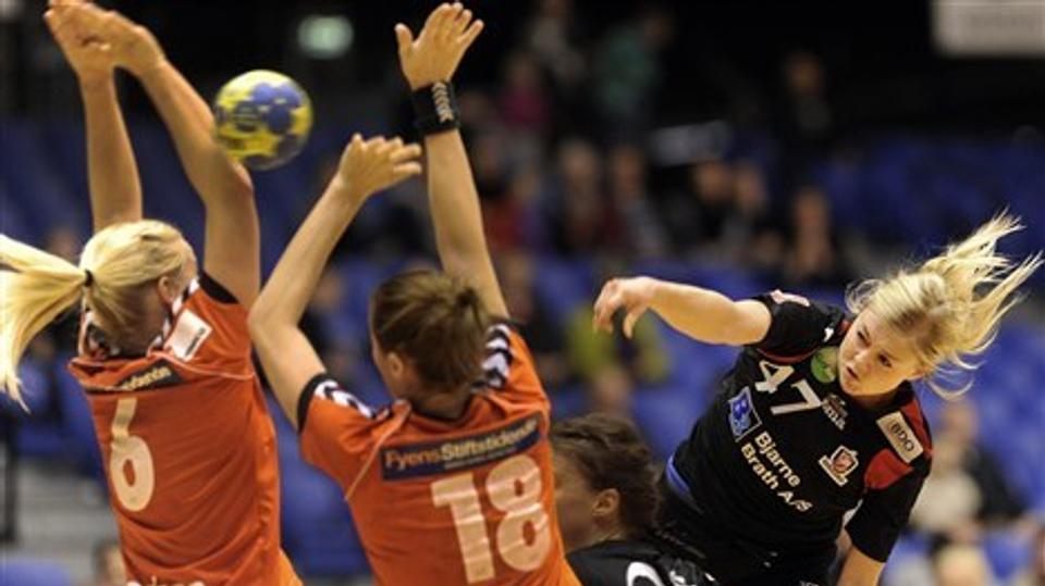 Signe Sjølund spillede sin sidste kamp i denne sæson i storsejren over HC Odense. Foto: Michael Bygballe