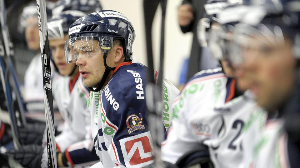 Assistenttræner Mike Grey, der tidligere selv har tørnet ud for Frederikshavn White Hawks, har store forventninger til klubbens nye NHL-spiller.Foto: Lars Pauli <i>Lars Pauli</i>