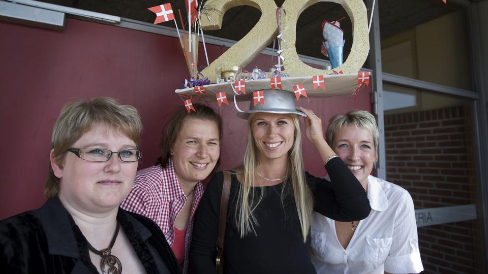 En festlig damehat ved 20 års jubilæet. Hvad mon 25 års jubilæet byder på af kreative kreationer? ?Arkivfoto: Grete Dahl <i>Pressefotograf Grete Dahl</i>
