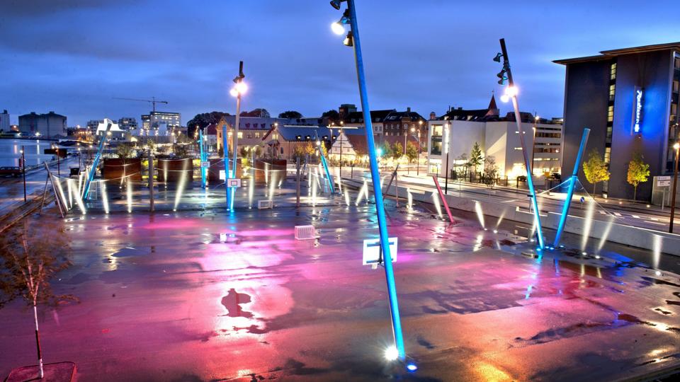 Lyssætningen på havnefronten i Aalborg har indbragt kommunen en andenplads ved en nordisk lyskonference i Oslo.   Arkivfoto: Torben Hansen <i>Foto: Torben Hansen</i>